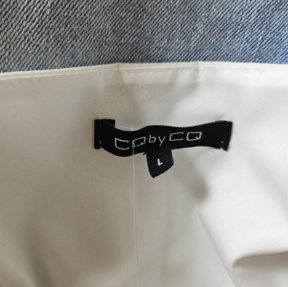 CQ by CQ NWT Romeo Ruffle Top Abound Button Fly Light Wash Distressed Jeans - Picture 8 of 10